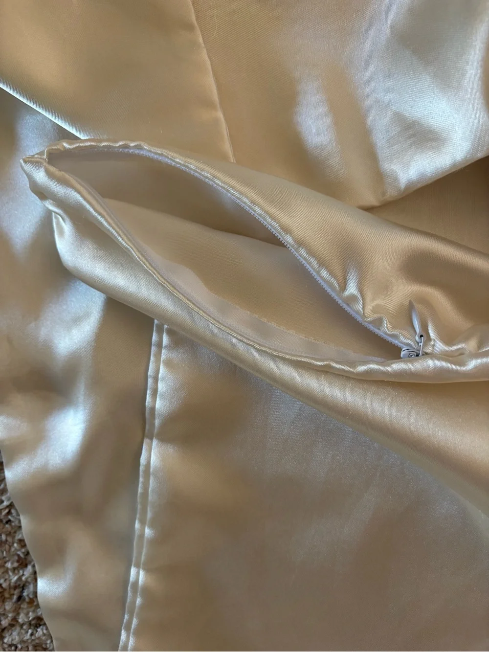 Silky Cream Satin Pillowcase - Luxury Bed Sheet